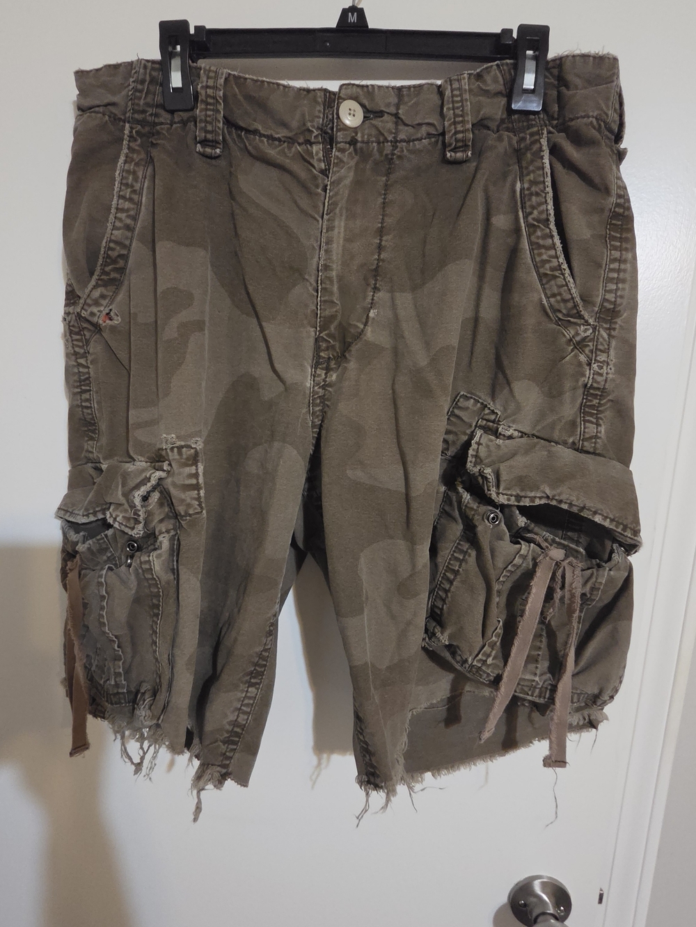 American Eagle Outfitters Men's Olive Camo Cargo Shorts